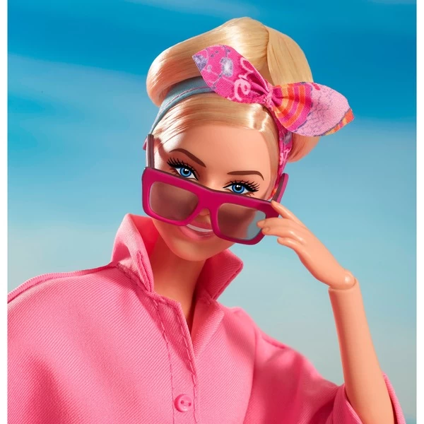 Mattel Barbie The Movie - Margot Robbie Als Barbie: Puppe Im Rosa Jumpsuit 7 Mattel Barbie The Movie - Margot Robbie Als Barbie: Puppe Im Rosa Jumpsuit – Bild 5