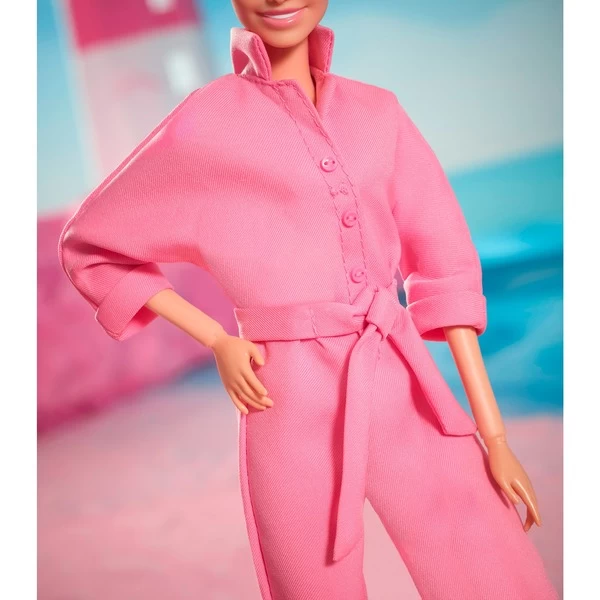 Mattel Barbie The Movie - Margot Robbie Als Barbie: Puppe Im Rosa Jumpsuit 8 Mattel Barbie The Movie - Margot Robbie Als Barbie: Puppe Im Rosa Jumpsuit – Bild 6