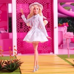 Mattel Barbie The Movie - Margot Robbie Als Barbie: Puppe Mit Blau-kariertem Outfit 12 Mattel Barbie The Movie - Margot Robbie Als Barbie: Puppe Mit Blau-kariertem Outfit -Mattel Geschäft Mattel Barbie The Movie Margot Robbie als Barbie Puppe mit blau kariertem Outfit@@1918876 4